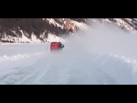 Видео: Олекминский капкан !!! Саха Якутия .Зимник ! Груз ушел под лед !!!