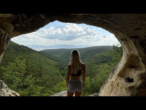 Видео: Посетихме манастир в скалата и ме нападна гущер. 😱😱