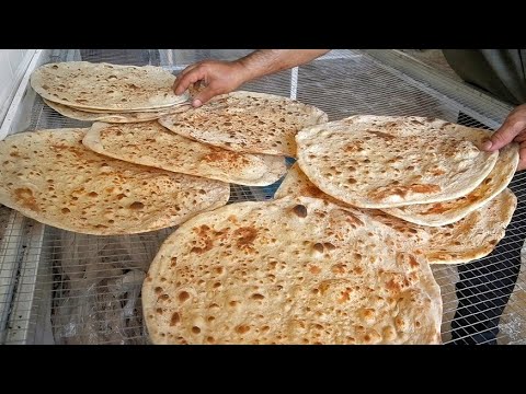 Видео: Завораживающая персидская техника хлебного хлопка | Уличная еда Ирана: Традиционный хлеб Тафтун!