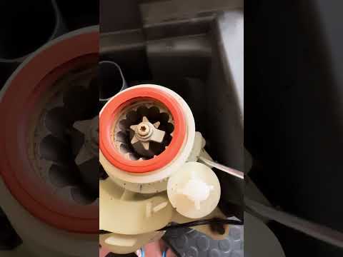 Видео: Регулировка помола кофемашины Delonghi ecam серии