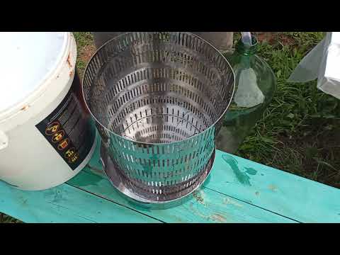 Видео: Давим яблоки на кальвадос. Пресс Affe  для отжима сока в деле. Отзыв на пресс Affe