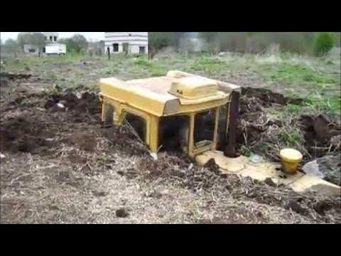 Видео: ТРАКТОРА ТОНУТ В ГРЯЗИ. HEAVY MACHINERY JAMMED IN MUD!