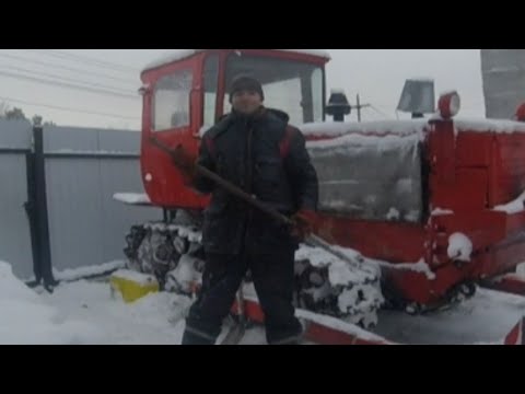 Видео: ДТ75, натяжка гусениц, отдых на даче))