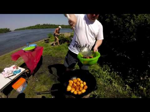 Видео: Хочу пожрать - запекаем картошку с мясом в казане