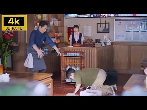 Видео: Сын наконец вернулся домой, опустился на колени, увидев отца, и расплакался!