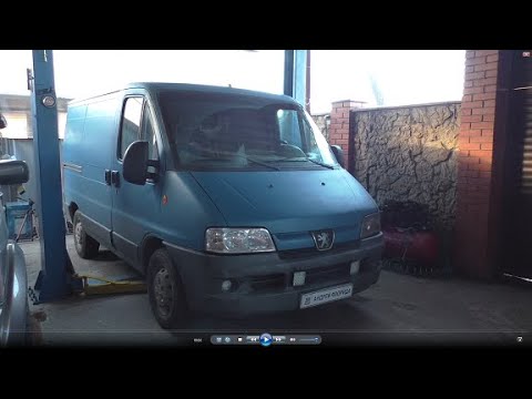 Видео: Замена задней нижней подушки двигателя на Peugeot Boxer 2 2,2 дизель Пежо Боксер 2 2002 года