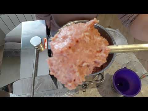 Видео: Готовлю сардельки полукопченые в домашних условиях.  Куттер AIRHOT.