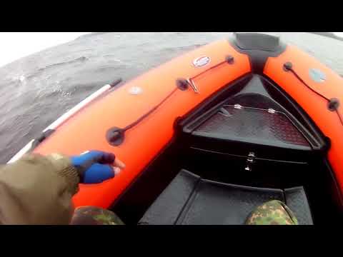 Видео: Рыбалка на водохранилище в ветер.  Обзор мореходности лодки риб навигатор 450