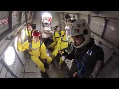 Видео: Прыжок с парашютом(Крыло)