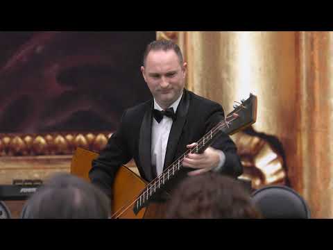 Видео: In the Hall of the Mountain King - Vladimir Maksimov, balalaika double bass В пещере Горного Короля