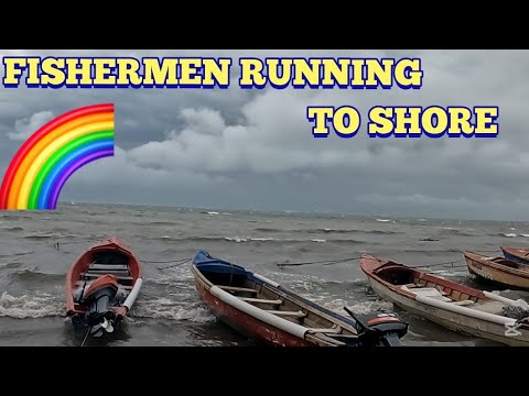 Видео: ПРЕДУПРЕЖДЕНИЕ ОБ УРАГАНЕ ЗАСТАВИЛО РЫБАКОВ БЕЖАТЬ ИЗ МОРЯ (издание Old Harbour Bay) # Мелисса!!!