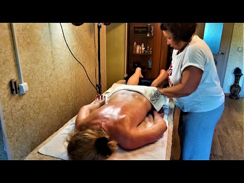 Видео: вы можете увидеть мышечные узлы у нее под кожей! массаж для спортсменки