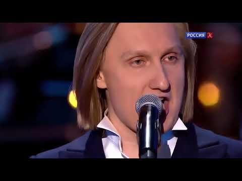 Видео: Максим Павлов «В лунном сиянии» Е. Юрьев