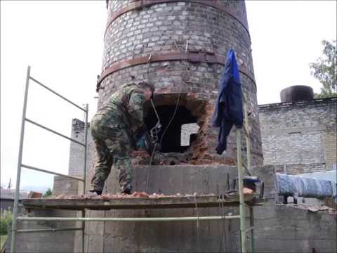 Видео: Демонтаж кирпичной дымовой трубы Н=30м в поселке Кисельня