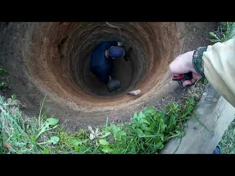 Видео: как быстро выкопать питьевой колодец 10 колец