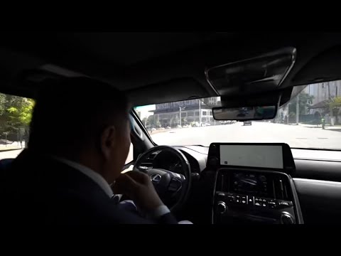 Видео: Ташиев за рулём: Садыр Жапаров и мэр Токторбаев проверили дороги города Ош