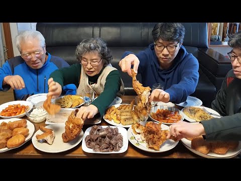 Видео: Мукбанг продовольственной деревенской кухни~! (целая курица, темпура, пончики, ттокпокки, мороженое)