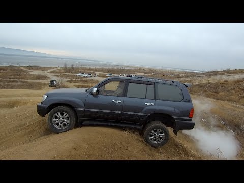 Видео: Lexus LX 470 vs Nissan Pathfinder vs Land Rover Disсovery. Кто кого на диагоналках?))