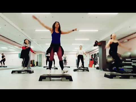 Видео: СТЕП АЭРОБИКА ЦЕЛАЯ СВЯЗКА / STEP AEROBICS