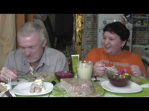 Видео: MUKBANG RUSSIA|ДОМАШНЯЯ ЕДА: ХОЛОДЕЦ и ПЮРЕШКА С ПЕЧЕНЬЮ-ГРИБАМИ, КВАШЕНАЯ КАПУСТА ,МАЙОНЕЗ.