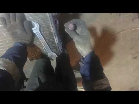 Видео: Opel. Vectra B. Замена радиатора.
