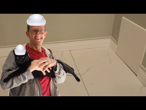 Видео: Baseboards in the bathroom installed / Плінтуси у ванній кімнаті встановлено