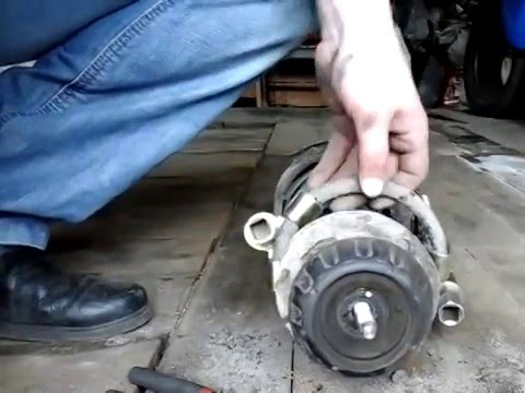 Видео: Снятие передней стойки Киа Рио III