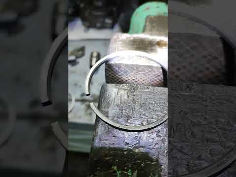 Видео: Как установить поршневые кольца компрессора ЗИЛ 130. Ремонт компрессора.