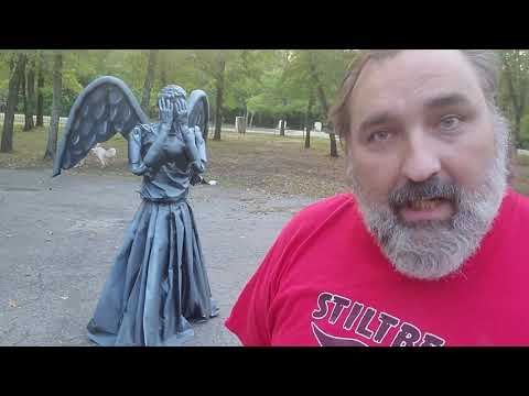 Видео: Плачущий ангел на Хэллоуин