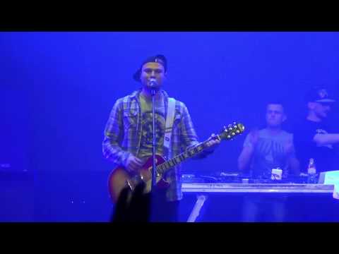 Видео: Макс Корж - Тает дым (MSK. LIVE)