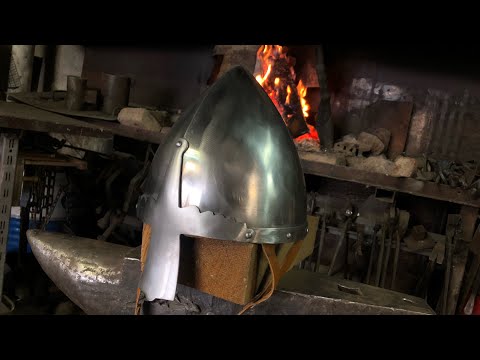 Видео: Ковка шлема Святого Вацлава . Simple helmet forging .