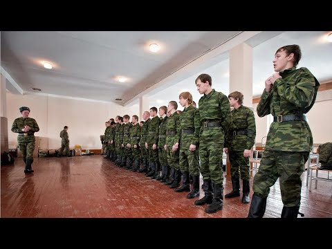 Видео: Первые дни в армии. Что делать? Как правильно себя поставить?