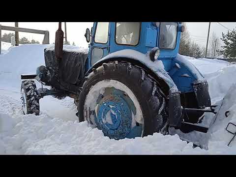 Видео: Пуск трактора т 40 и чистка снега!