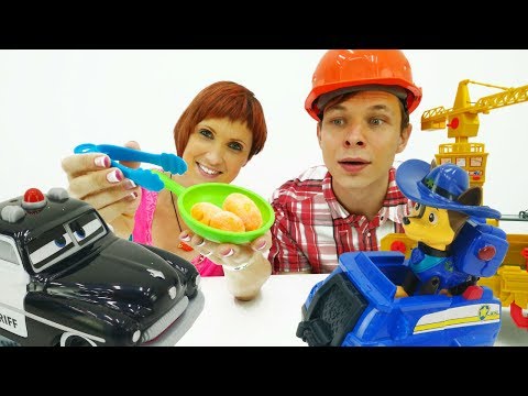 Видео: Кафе на Дереве - Полицейские машинки и строительная техника.