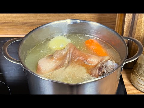 Видео: Рецепт свиной рульки из 3 ингредиентов! нет духовки! никакого желатина! просто тает во рту! вкусный