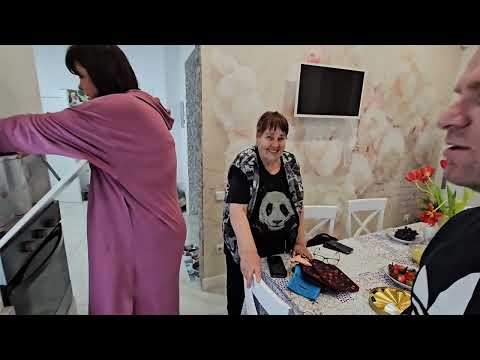 Видео: Папа Заболел! Бабушка Обиделась На Т.В.! Мама Наделала Вкусных Блинов