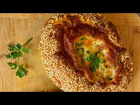 Видео: Сырно-мясной калач