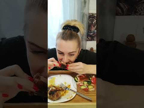 Видео: Мукбанг куриные бедра салатик 😋