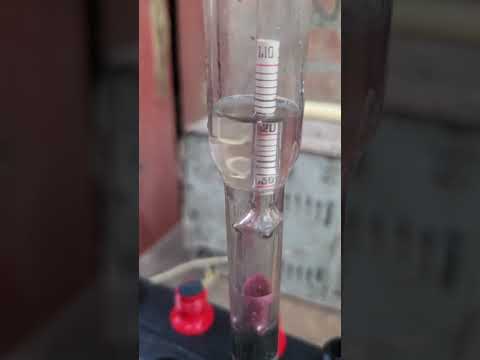 Видео: Проверка состояния аккумулятора с помощью ареометра