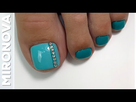 Видео: Летний педикюр/ Покрытие гель лаком/ Стразы