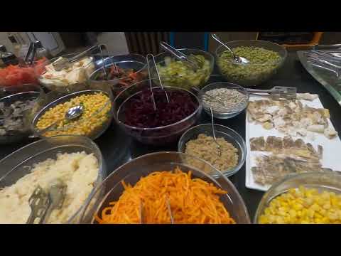 Видео: Отель Театральная площадь (Санкт Петербург), Садовая 62. Завтрак в ресторане Мостъ (Шведский стол)