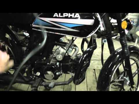 Видео: Мопед АльфА-не заводится мопед.