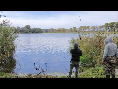 Видео: НА РЫБАЛКУ В ОКТЯБРЕ. РЫБА КЛЮЁТ.