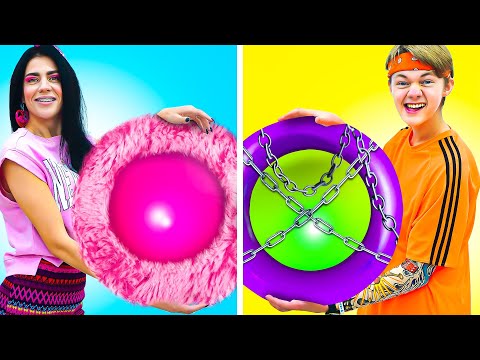 Видео: Школа Девочек VS Школа Мальчиков || Смешные Ситуации с Друзьями