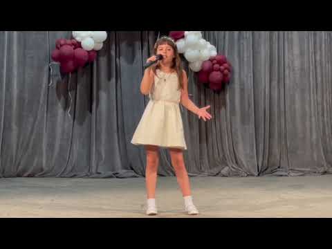 Видео: Жаклин Андонова / Клуб Ритъм / - " Очите на мама "