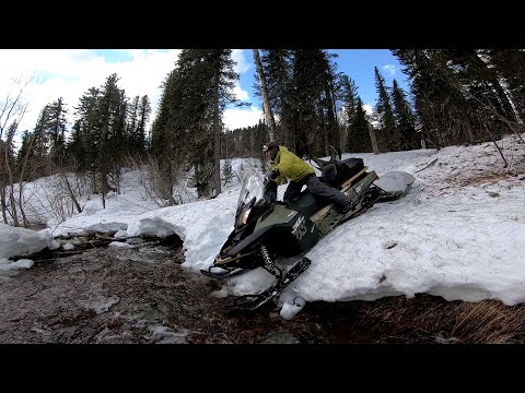 Видео: Рыбалка по хариусу весной или опасная экспедиция в тайгу на снегоходах/Уха на костре/Ночь на снегу