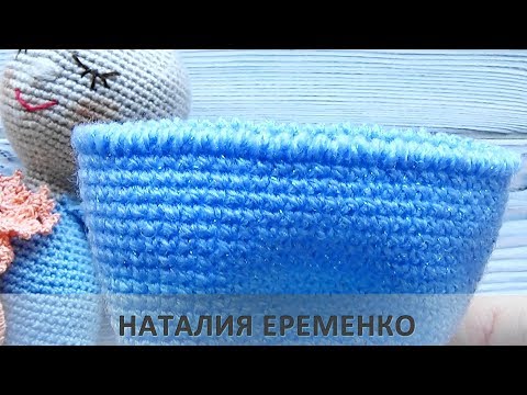 Видео: Как вязать рачий шаг по кругу // мастер-класс toyfabric