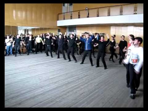 Видео: Ансамбъл Тракия - Репетиция