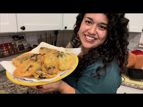 Видео: Поблано, фаршированные сыром, в жареном томатном соусе || Чили релленос || Видео рецепт