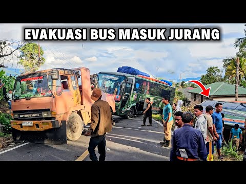 Видео: Наконец-то успех: эвакуация перевернувшегося автобуса с края долины Стип-Вэлли